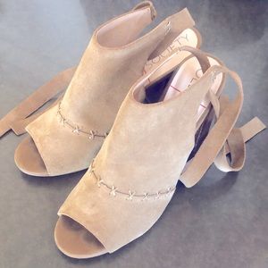 Sole Society Suede Block Heel Sandal | Taupe Size 8.5